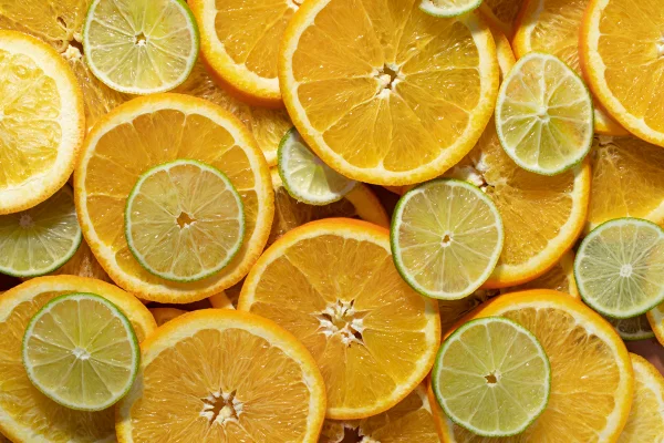 Close-up da textura de fatias de frutas cítricas. Metrópoles