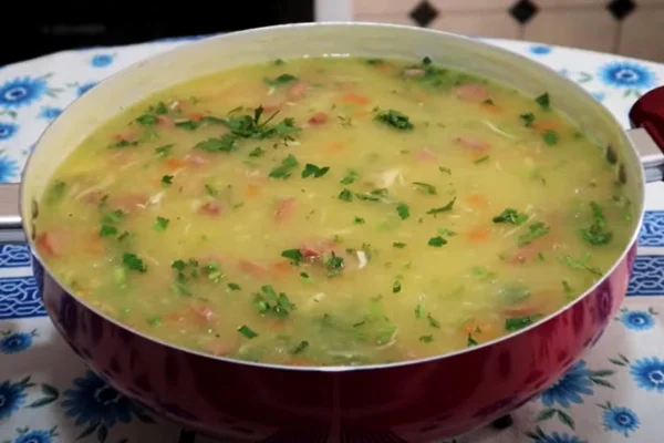 caldo de mandioca com frango e calabresa