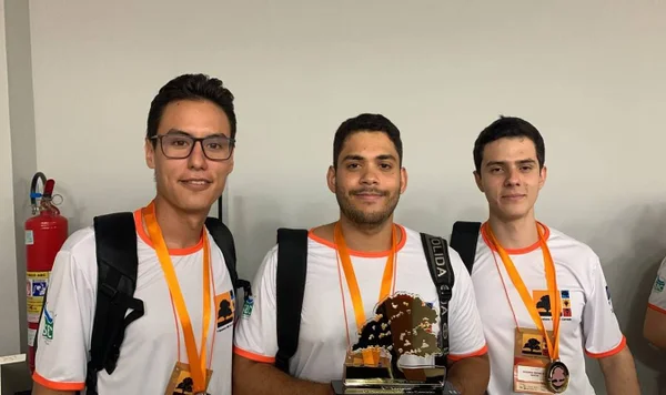 Alunos da UnB são campeões em maratona nacional de programação