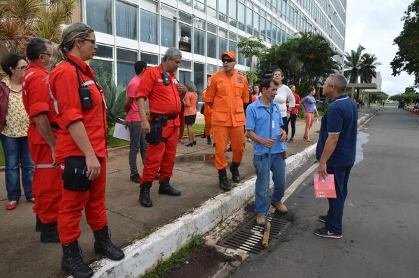 Governo faz faxina na Esplanada dos Ministérios para combater o mosquito Aedes aegypti