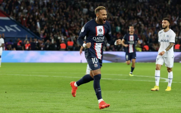 Com gol de Neymar, PSG vence Olympique e lidera no Francês
