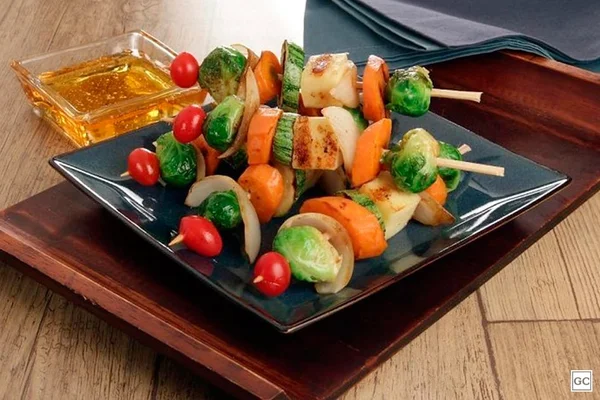 Espetinho vegetariano de legumes