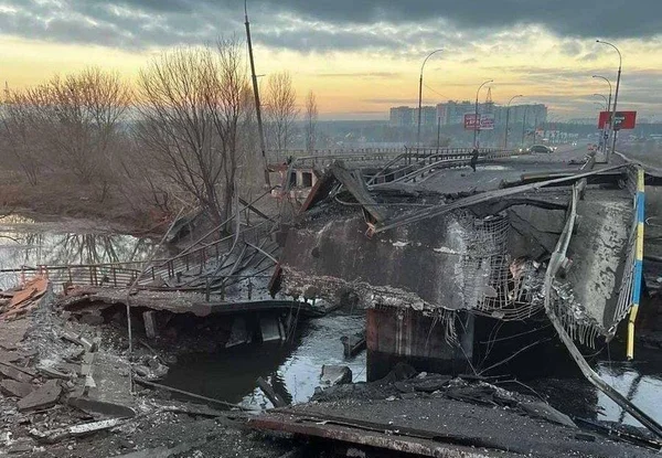 Ponte sobre o rio Teteriv - Metrópoles