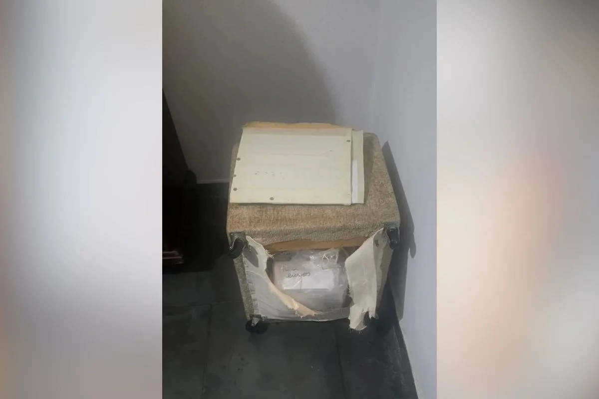 Quantia milionária encontrada em puff de delegada Quantia milionária encontrada em puff de delegada