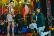 Yan Costa pede Bárbara Gerstner em casamento em cima do palco Yan Costa pede Bárbara Gerstner em casamento em cima do palco