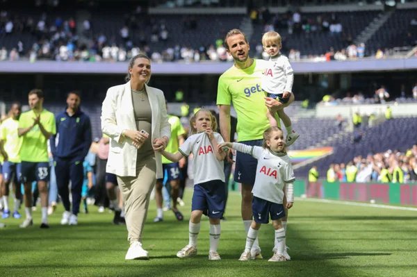 Imagem colorida de harry Kane e família - Metrópoles