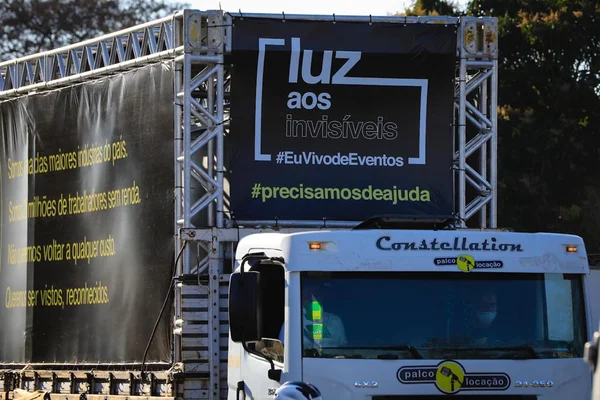 Profissionais do setor de eventos fazem carreata no Eixo Monumental