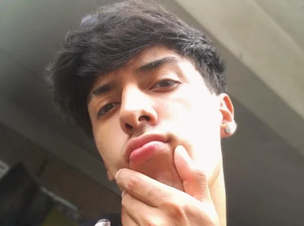 foto colorida do influencer Carlos Henrique Medeiros, encontrado morto em Itapecerica da Serra - Metrópoles