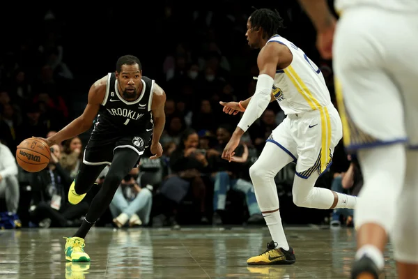 Kevin Durant em duelo pelos Nets - Metrópoles