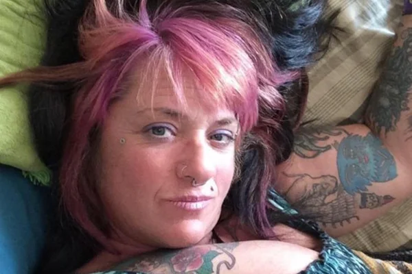 Mulher força homem a fazer sexo oral e quase o mata sufocado
