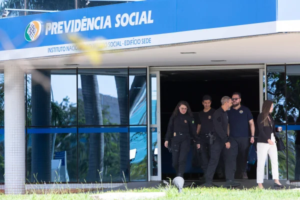 PF investiga fraude de R$ 2,3 mi no INSS com participação de servidor