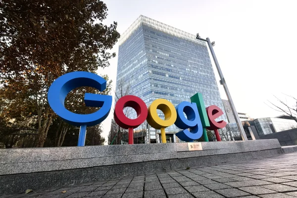Ex-funcionário do Google é condenado por roubar IA para criar empresa