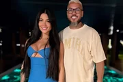 Belo e Rayane Figliuzzi posam juntos e sorridentes Belo e Rayane Figliuzzi posam juntos e sorridentes