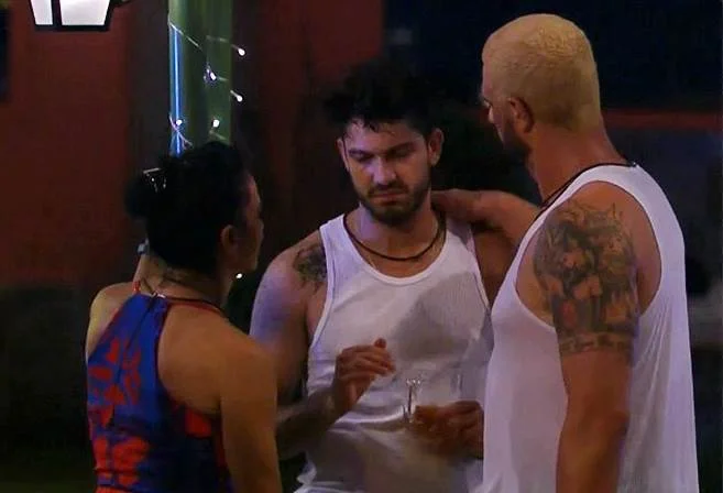 Emilly é excluída de encontro de ex-BBBs em Parintins - imagem 12 Emilly é excluída de encontro de ex-BBBs em Parintins - imagem 12