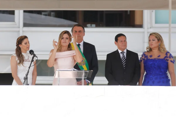 Governo lança símbolos em Libras para representar autoridades