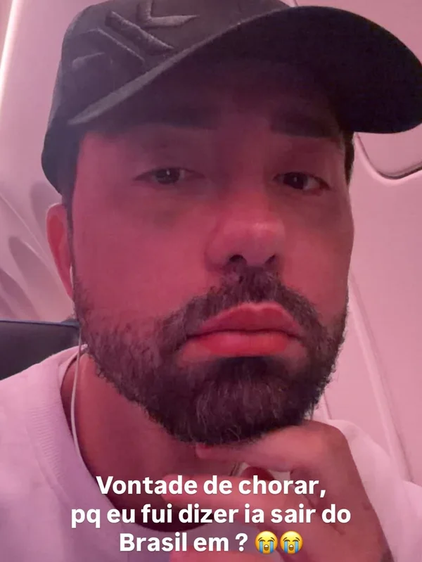 Internautas detonam após Rico Melquiades posar no aeroporto: “Tchau, some” - destaque galeria Internautas detonam após Rico Melquiades posar no aeroporto: “Tchau, some” - destaque galeria