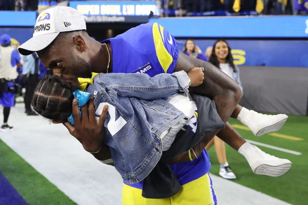Esposa de atleta entrou em trabalho de parto durante Super Bowl