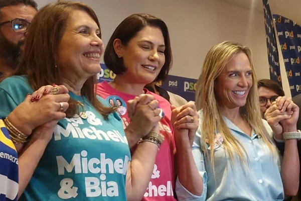 Bia Kicis, Michelle Bolsonaro e Celina Leão durante agenda de campanha em Brasília - Metrópoles