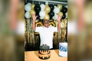 Aos 92 anos, aluno da EJA celebra aniversário na escola em BH Aos 92 anos, aluno da EJA celebra aniversário na escola em BH