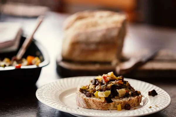Fácil, prática e gostosa: conheça a caponata de berinjela