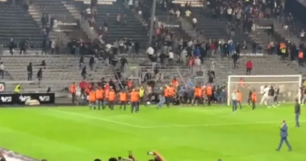 Briga no jogo entre Angers e Olympique