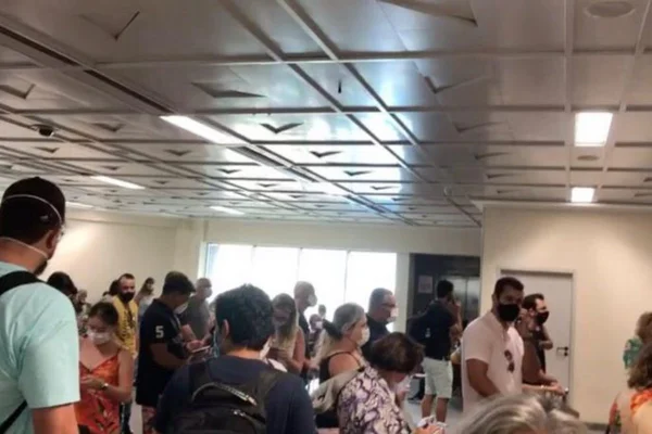 Aglomeração é registrada no aeroporto de João Pessoa. Veja vídeo