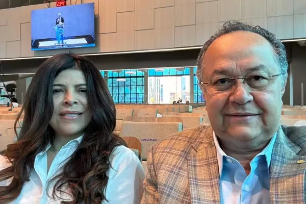 Ex-esposa do deputado e pastor Silas Câmara o acusa de traição
