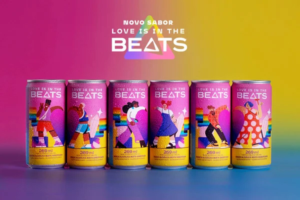 Seis latas de Beats decoradas