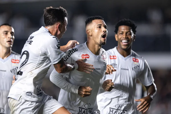 Imagem colorida de Zé Ivaldo, jogador do Santos