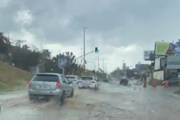 Chuva alaga acesso ao viaduto Israel Pinheiro e congestiona EPTG
