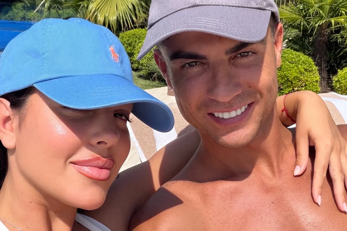Georgina Rodríguez posa ao lado do marido, Cristiano Ronaldo Georgina Rodríguez posa ao lado do marido, Cristiano Ronaldo