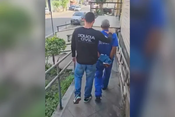 Avô flagrado estuprando neta de 5 anos durante ceia de Natal é preso