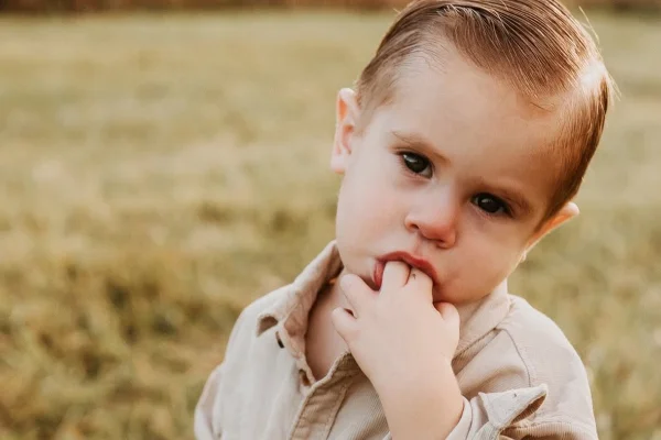 Filho de influenciadora Lindsay Dewey, Reed morreu após acidente com espelho