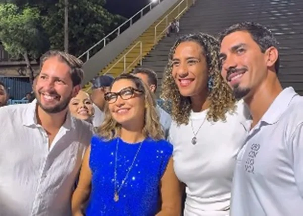 Janja entra em clima de Carnaval e participa de ensaio de bateria - Metrópoles