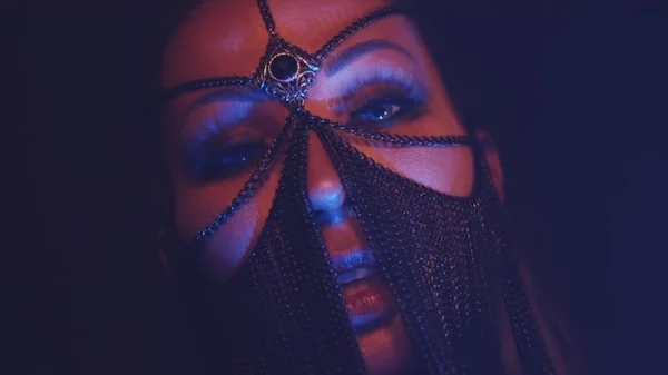 Valesca Popozuda se inspira em Madonna no clipe de Festa na Baru