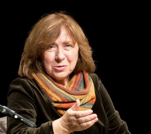 Bielorussa Svetlana Alexievich ganha o Prêmio Nobel de Literatura