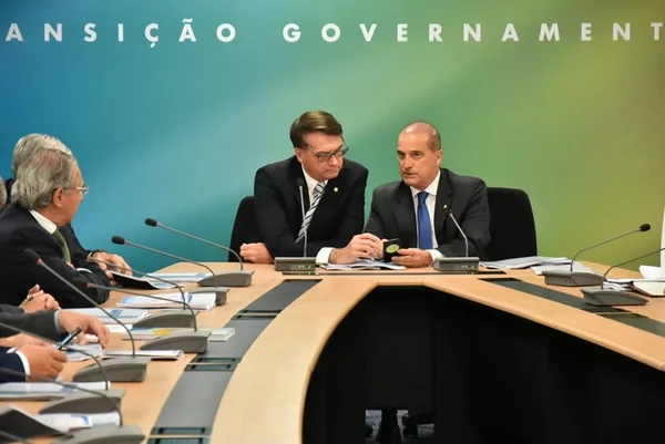 Contra toma lá dá cá, Bolsonaro se reúne com bancadas partidárias