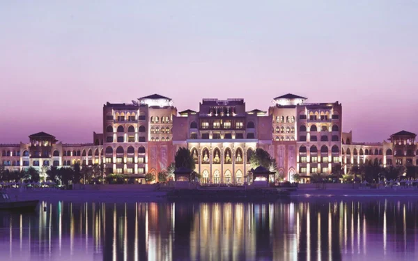 Fachada do Shangri-La Qaryat Al Beri