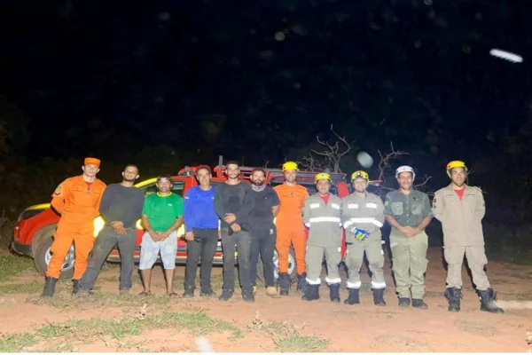 Sem saída: homens enfrentam 8 horas de tensão presos em gruta em Goiás