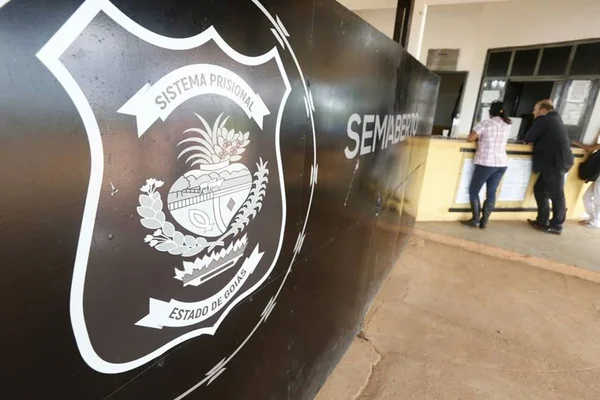 Defensoria pede prisão domiciliar para foragidos de presídio de GO