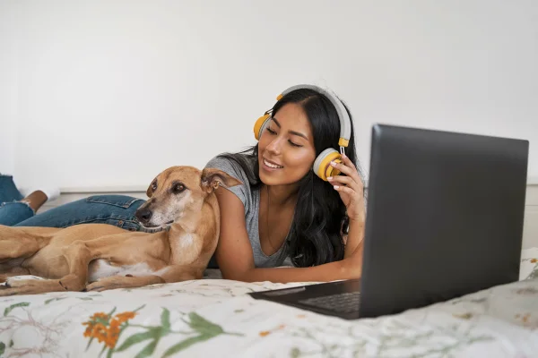 Tutores têm criado playlists para os próprios cães, revela pesquisa