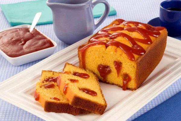 bolo de fuba com receio e cobertura de goiabada