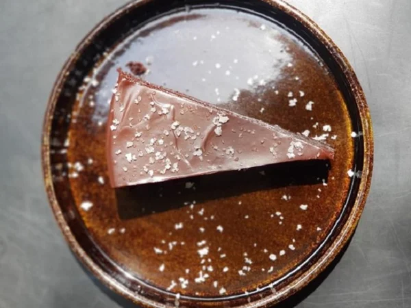 Faça já uma torta de chocolate e frutas vermelhas sem glúten e lactose