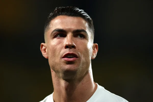 Foto colorida de Cristiano Ronaldo - Metrópoles