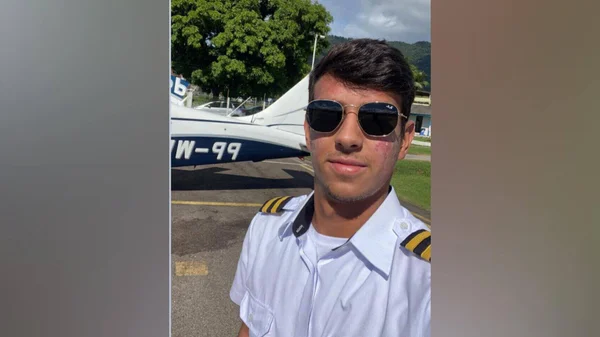 A aeronave modelo PA-34-220T estava registrada como propriedade do copiloto José Porfírio de Brito Júnior, de 20 anos