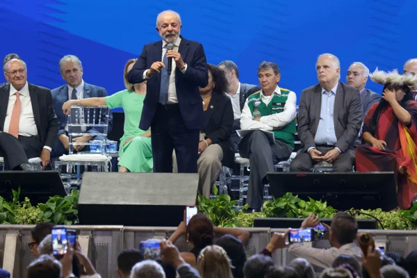Lula critica corte mínimo dos juros: “Porra, essa guerra até no BC?”