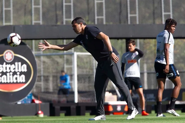 Corinthians confirma baixa de Danilo Avelar contra Fluminense no Mané