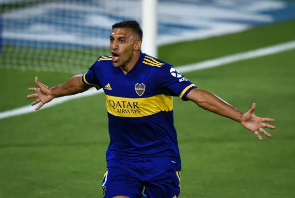 Ábila, do Boca, gera polêmica ao relatar troca de camisa com Marinho: “Troquei com o negro”