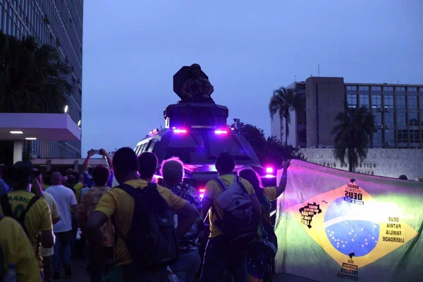 Prédios do Congresso, STF e Palácio do Planalto são retomados pela polícia