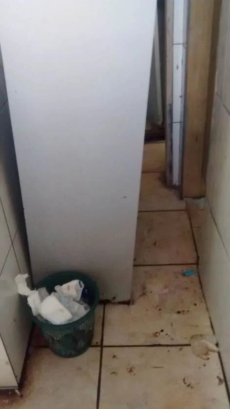 Vídeo mostra situação precária em banheiro de visitantes da Colmeia - imagem 4 Vídeo mostra situação precária em banheiro de visitantes da Colmeia - imagem 4